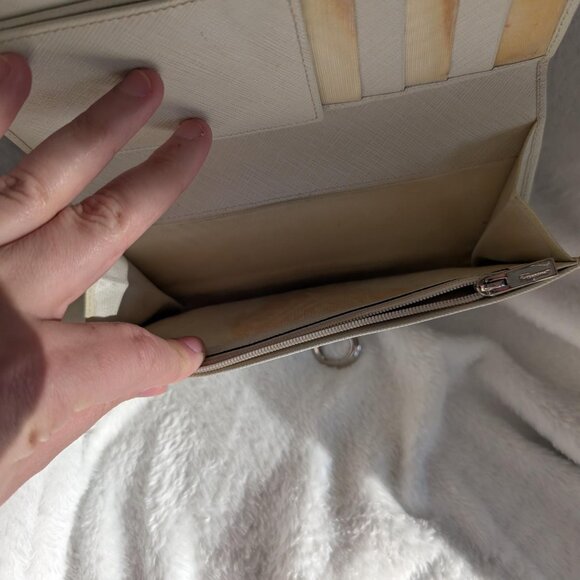 Authentic Salvatore Ferragamo White Leather Gancini Organizer - Picture 15 of 16